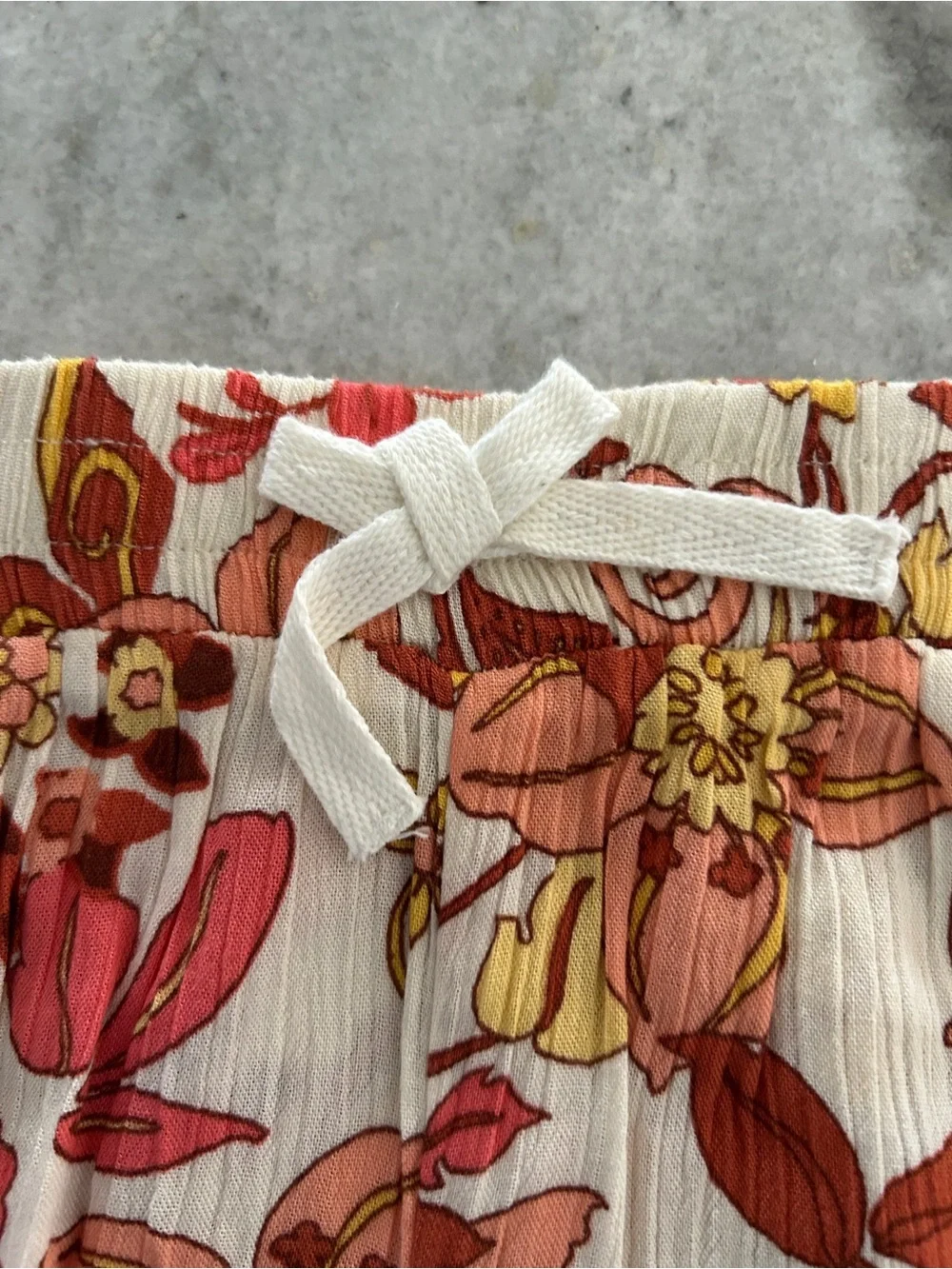 Billabong Floral Elastic Waistband Shorts Size S Kids